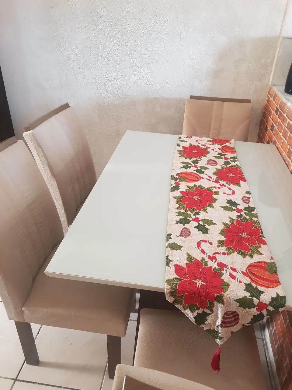 Mesa de jantar de  4 lugares com cadeiras acolchoadas - Foto 5