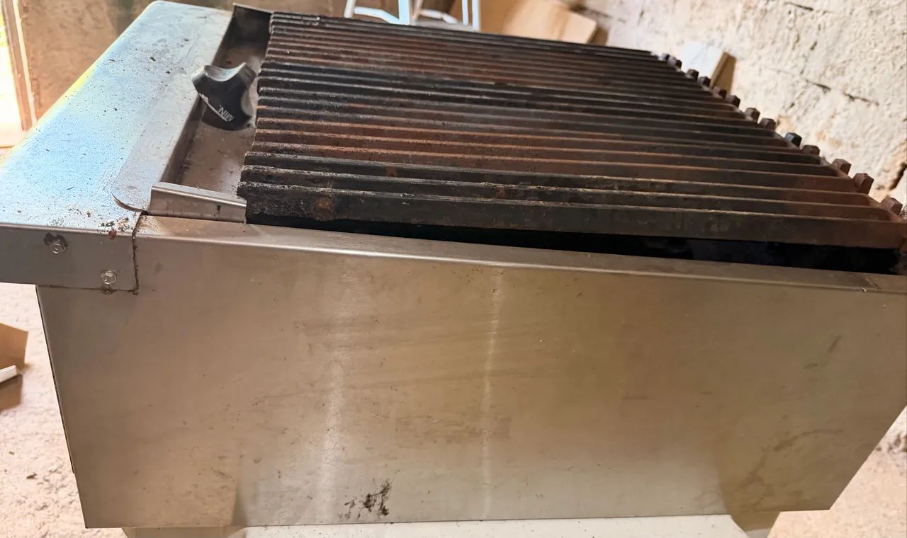 Charbroiler Venâncio usada