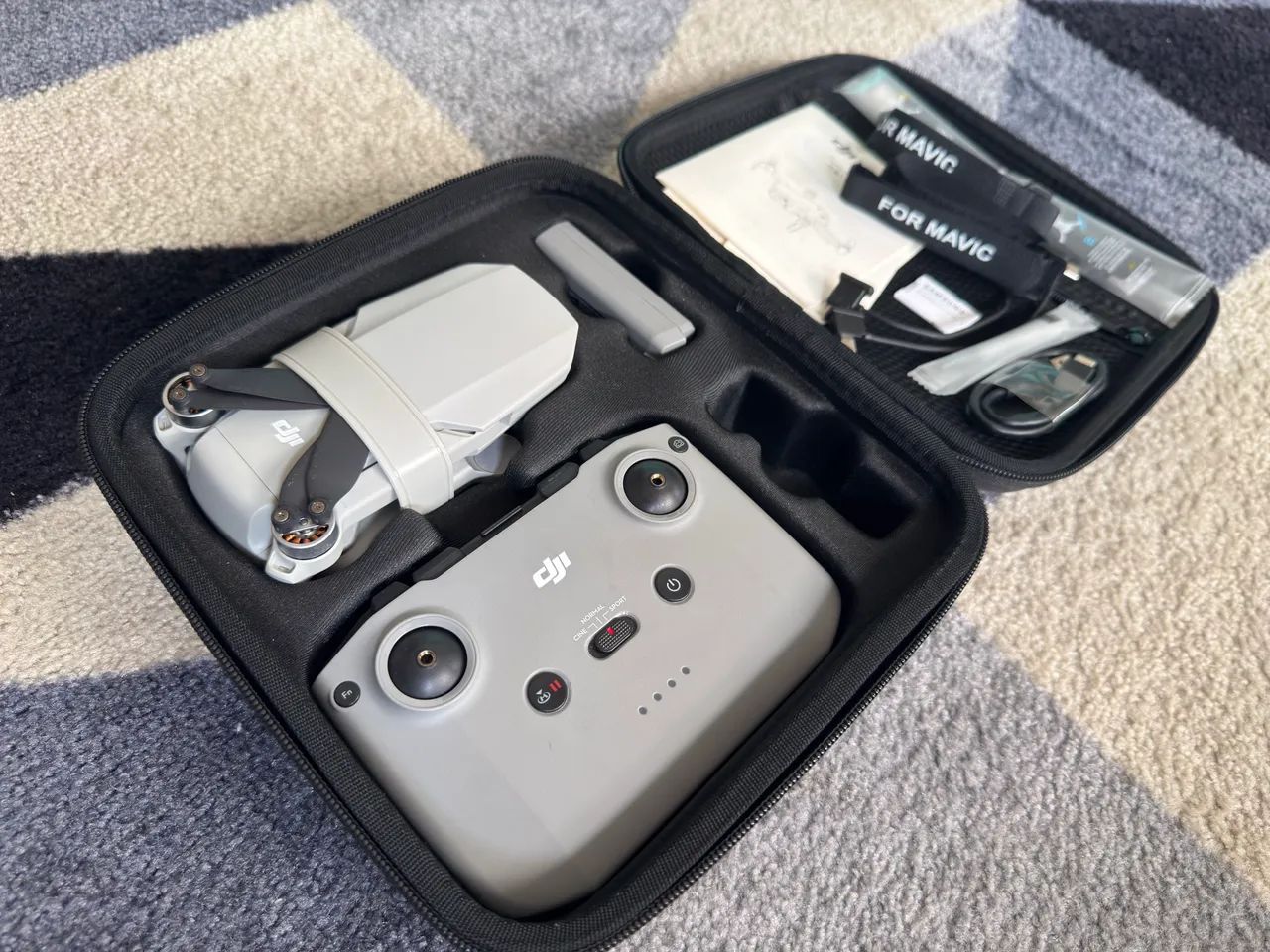Drone DJI Mini 2 SE (Cartão 256Gb, controle, Case)