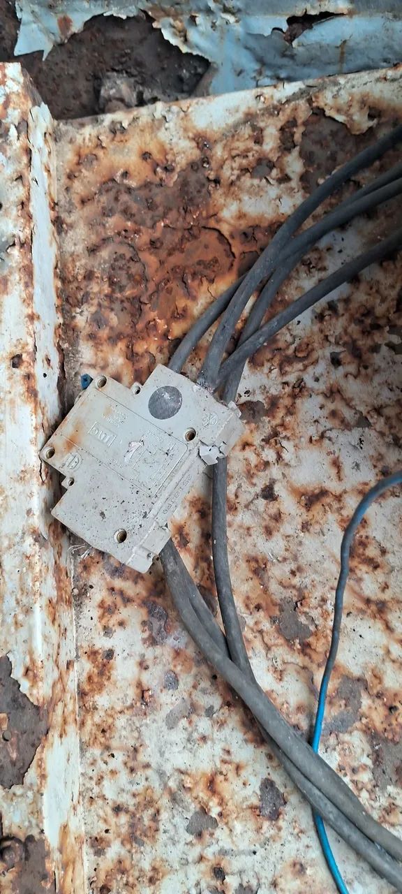 Câmera frigorífica antiga funcionamento perfeito trifásico com motor sobressalente!! - Foto 5