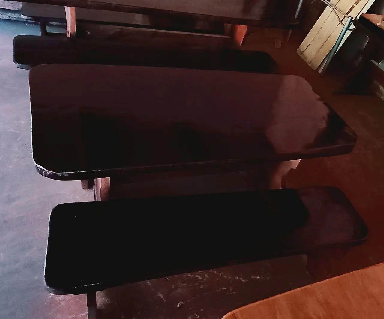 Jogo de mesa com banco de madeira  - Foto 2