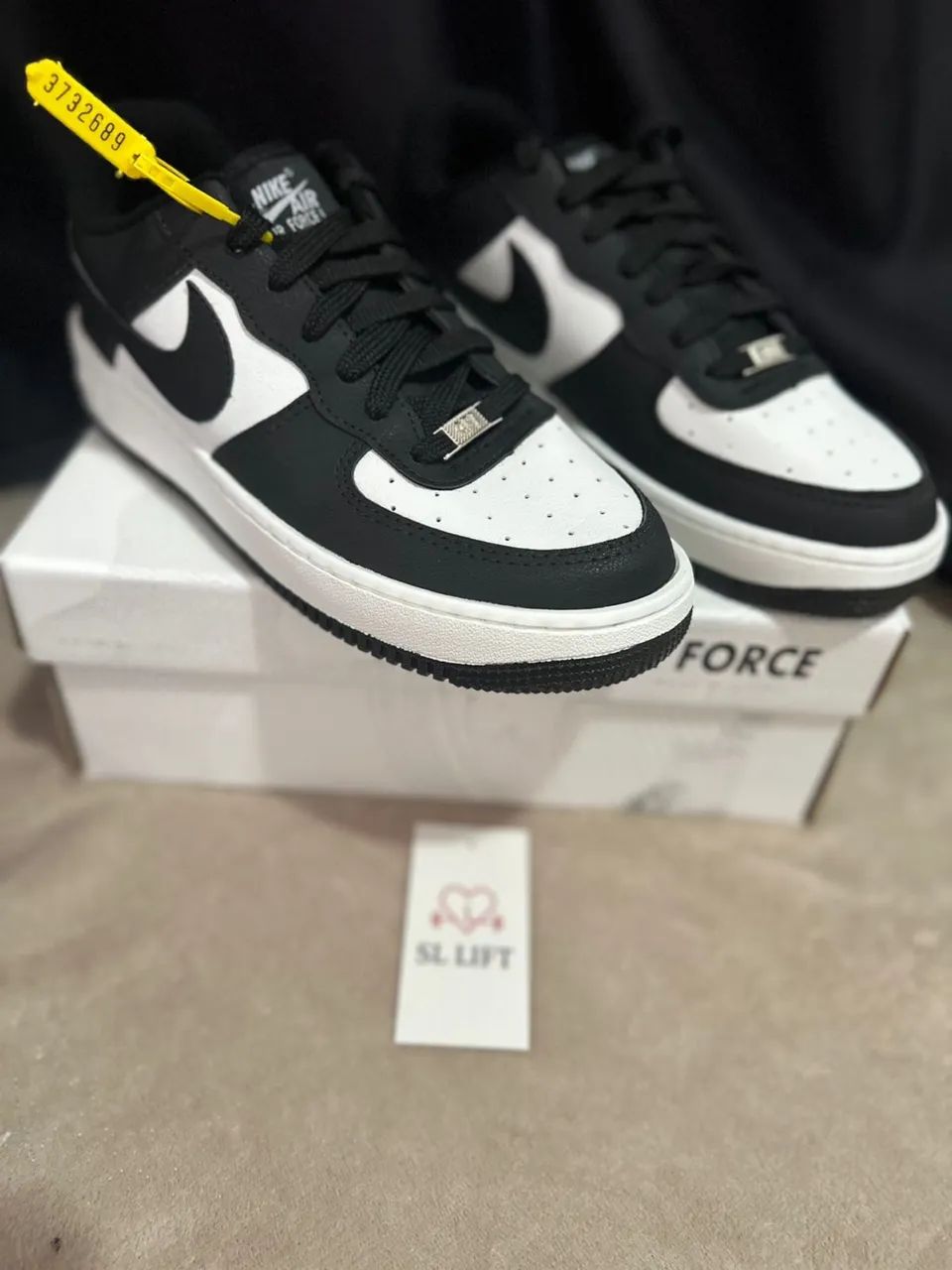 Vendo Tênis Air Force Branco com Preto 