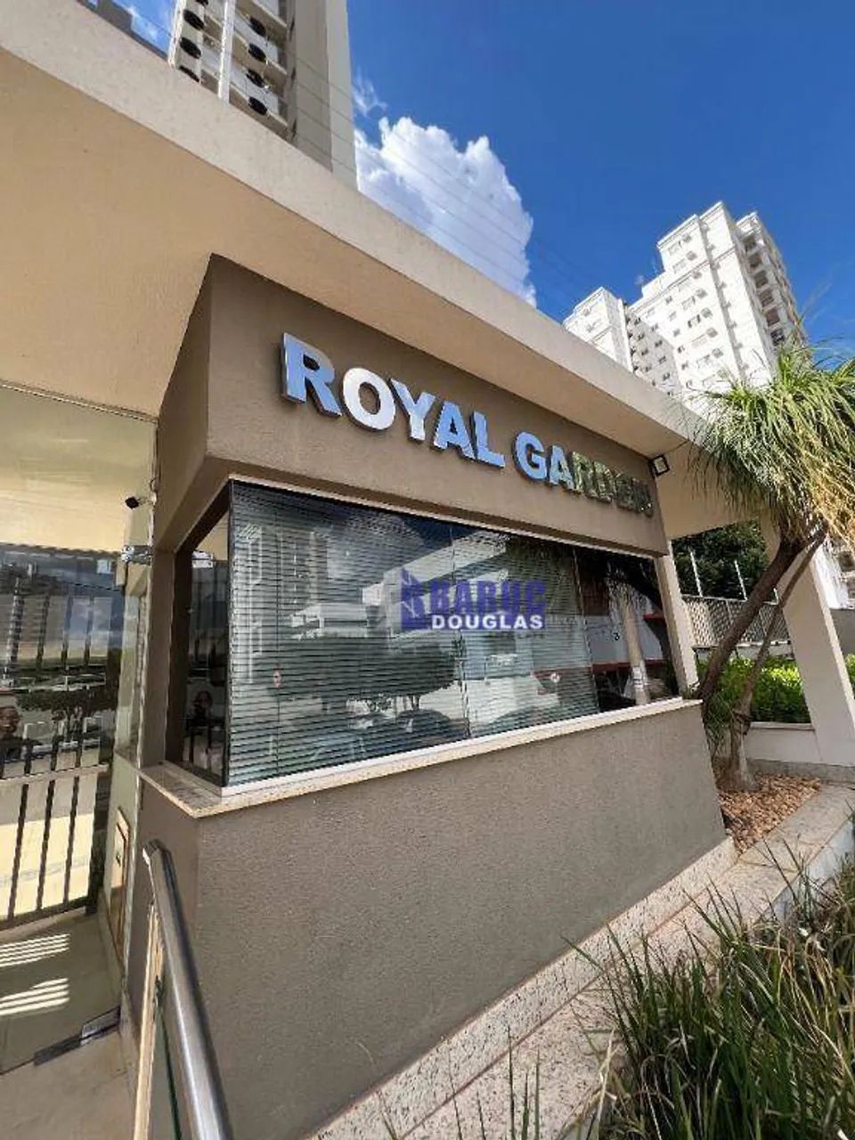 Vende-se amplo apartamento com 03 quartos sendo 01 suíte com closet, todos os quartos com  - Foto 5