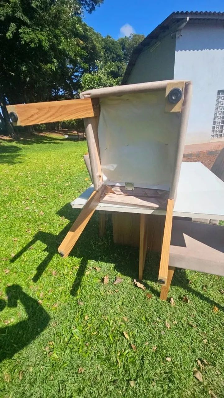 VENDO MESA DE JANTAR COM 4 CADEIRAS ESTOFADAS - Foto 3