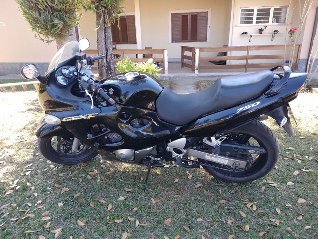 SUZUKI GSX 750F