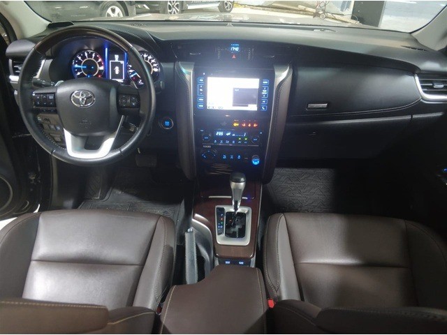 HILUX SW4 * 2.8 * PRETA * 2017