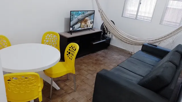 Ap Boa Viagem a uma quadra da praia.