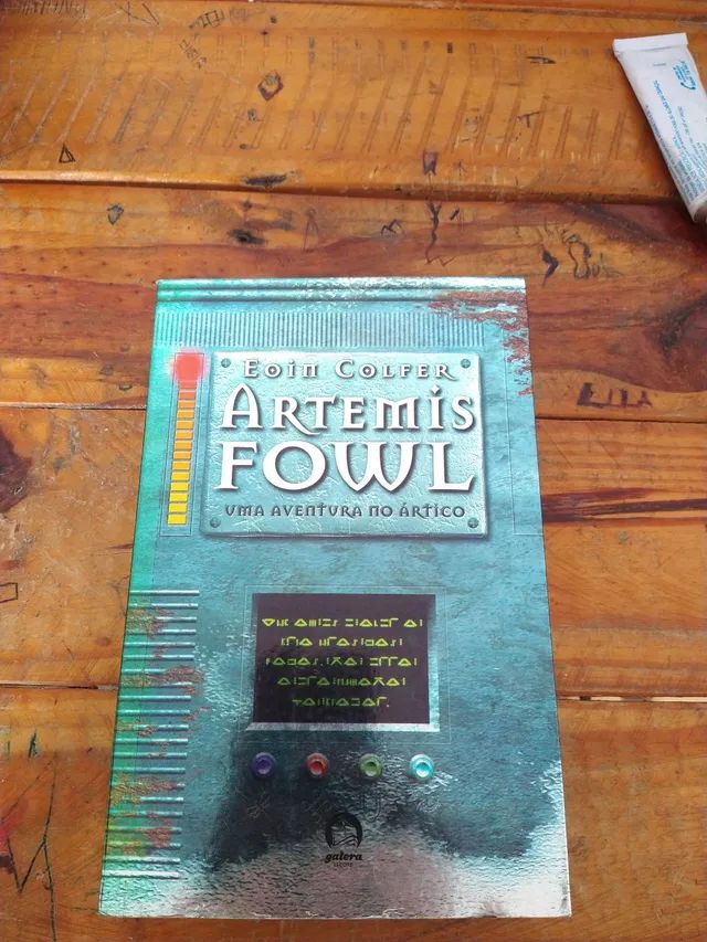 Livros: Artemis Fowl Uma aventura no ártico e O Menino Prodígio do crime