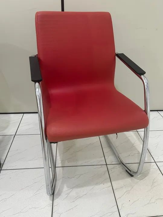 Cadeira de Escritório Vermelha - Conforto e Estilo