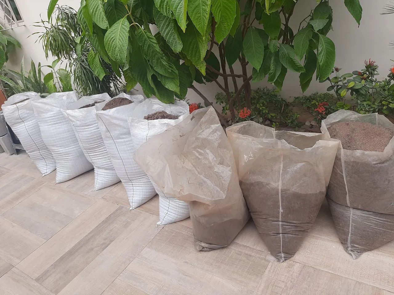 Mais de seis sacos de areia média! Você leva tudo por apenas 40 reais. Urgente, desapegar! - Foto 3