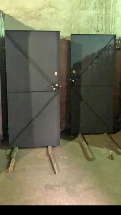 Fully enclosed / star-patterned gate
