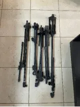 Pedestais de Microfone, caixa de som e amplificador