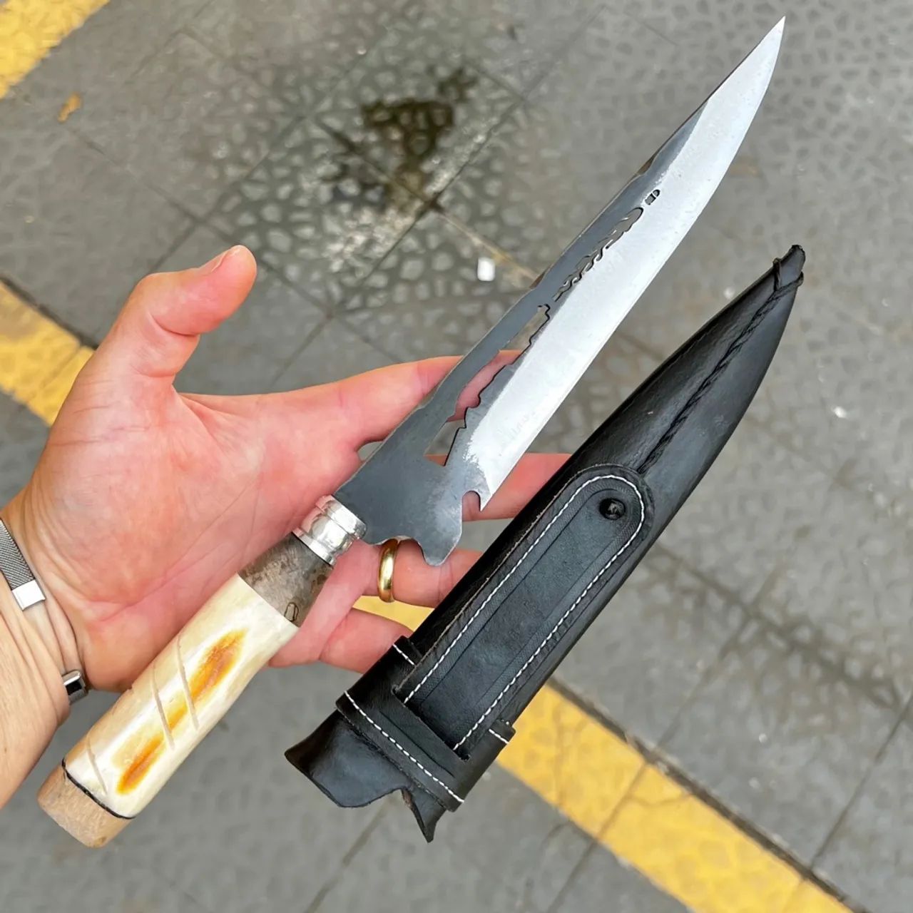 Faca artesanal em aço carbono 1070 cabo de chifre osso e madeira 2