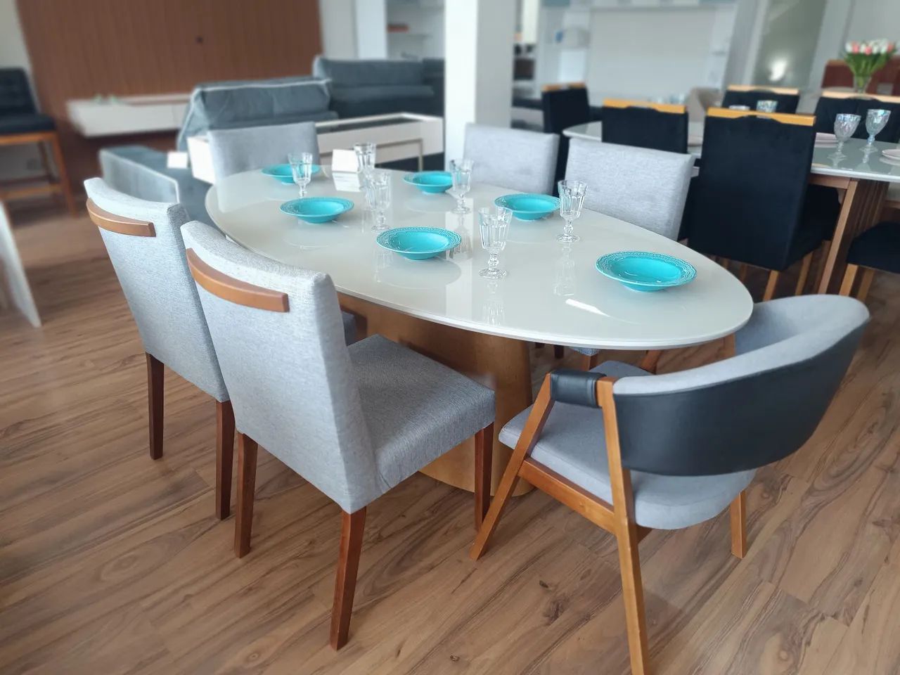 ? Mesa Jantar Oval 2x1m c/ 4 Cadeiras e 2 Poltronas Linho - Estilo e Elegância! - Foto 2