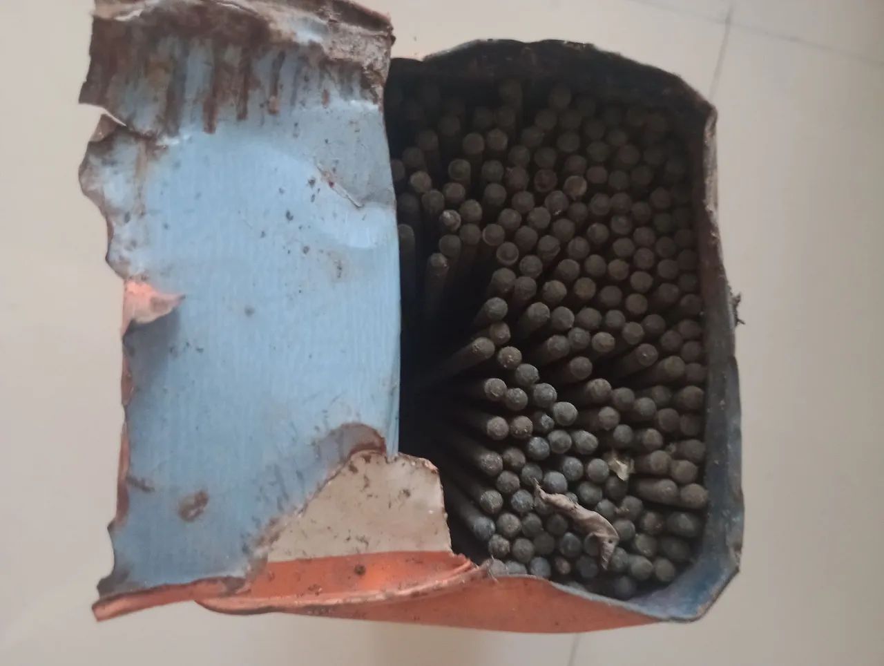 Vendo Eletrodos 7018  9 kg - Foto 3