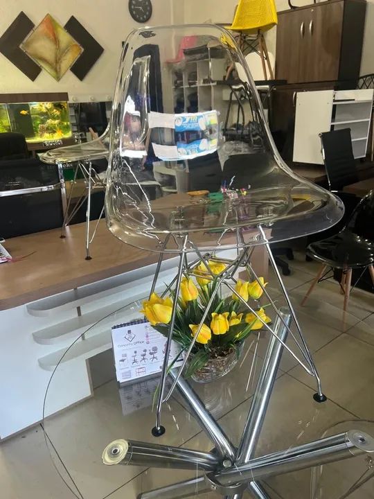 Cadeira eifell transparente