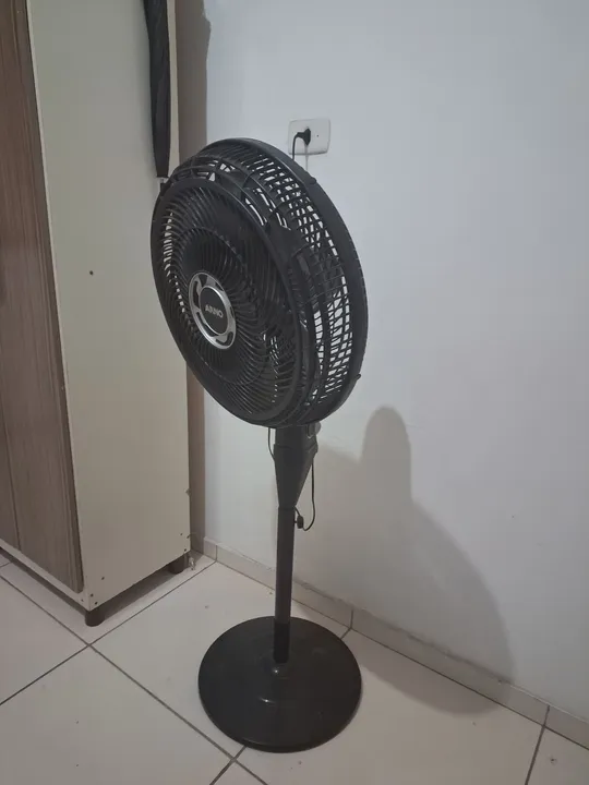 Ventilador Arno de coluna muito conservado.