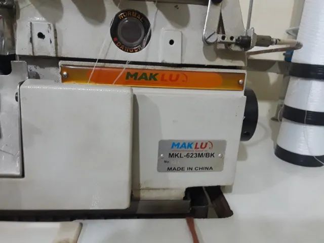 Máquina de costura overlock