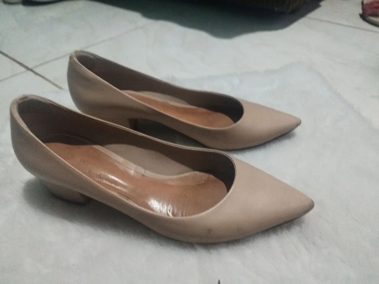 Sapatos scarpin bege