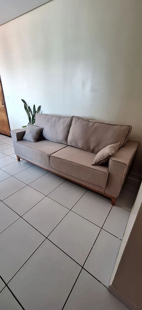Sofá 3 lugares bege super novo.  2 meses de uso. - Foto 5