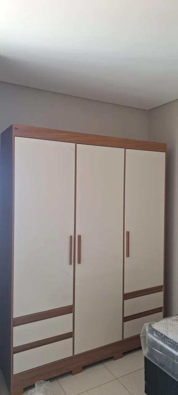 Guarda-Roupas de Casal 3 Portas Amadeirado