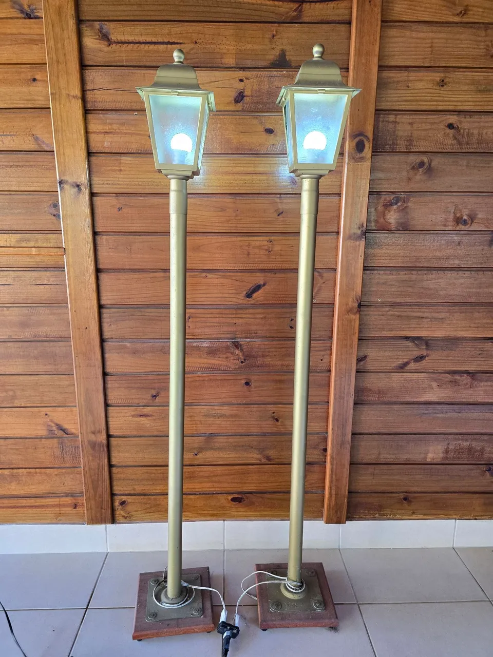 Par de postes de iluminação vintage