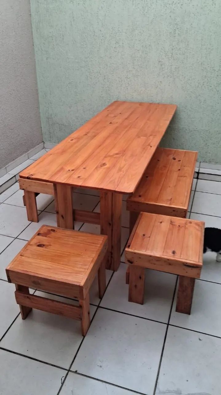 Conjunto de mesa e cadeiras de madeira PREÇO DE DESAPEGO  - Foto 2