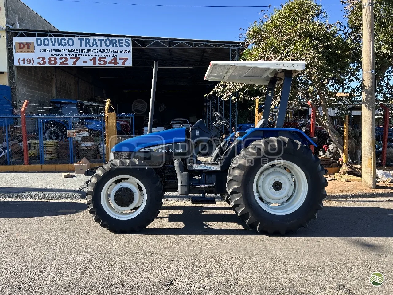 Trator New Holland TL75E 4x4 Ano 2005