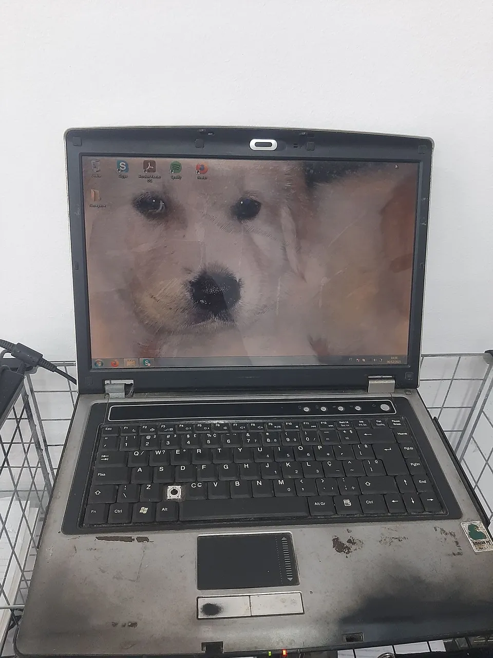 Notebook Antigo Amazon - Ideal para uso básico ou peças