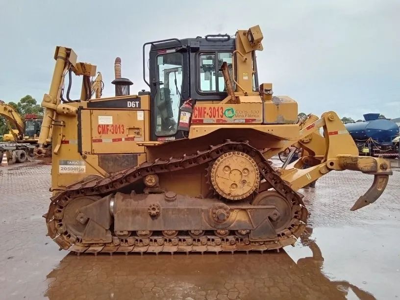 Trator de Esteira Caterpillar D6T