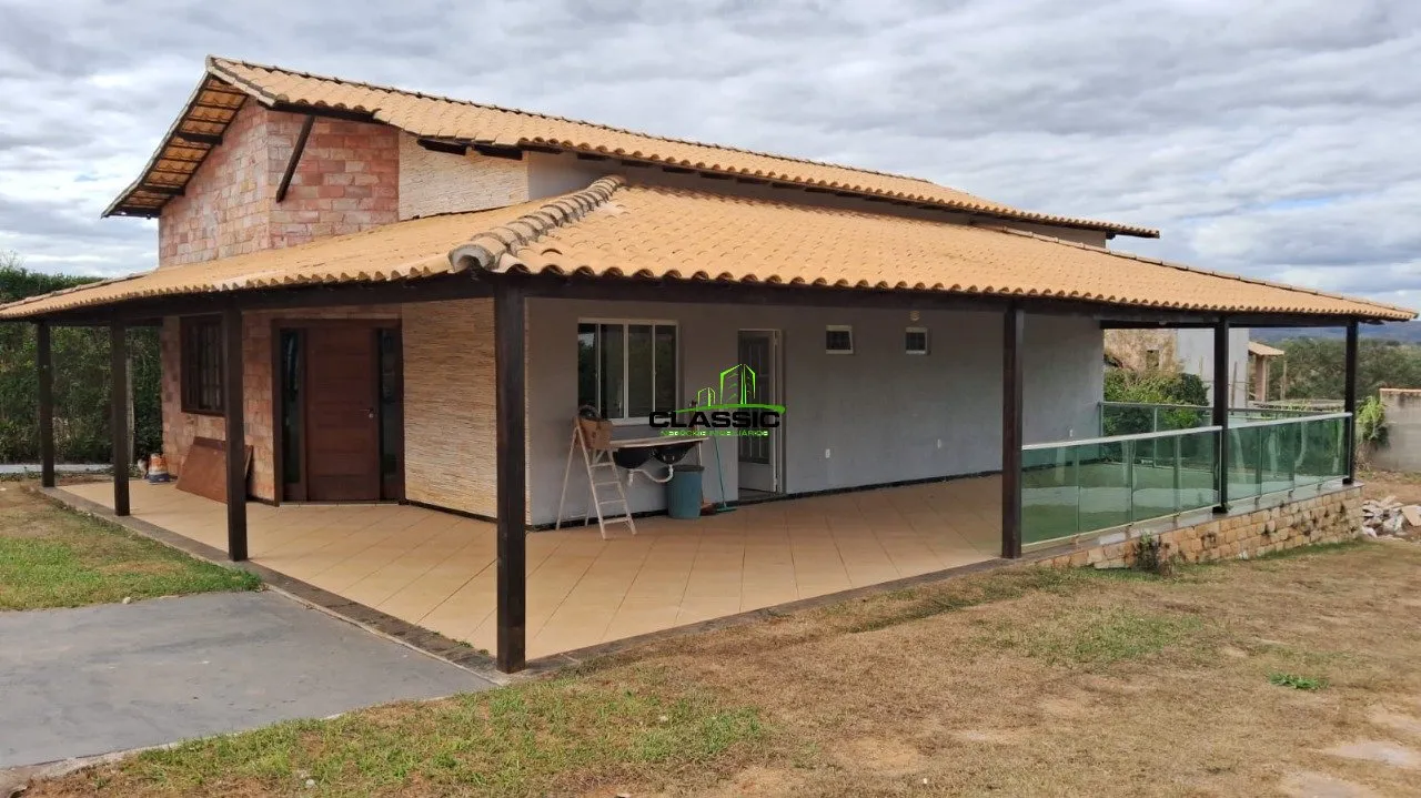 Sitio em condomínio fechado, 3 dormitórios, suite