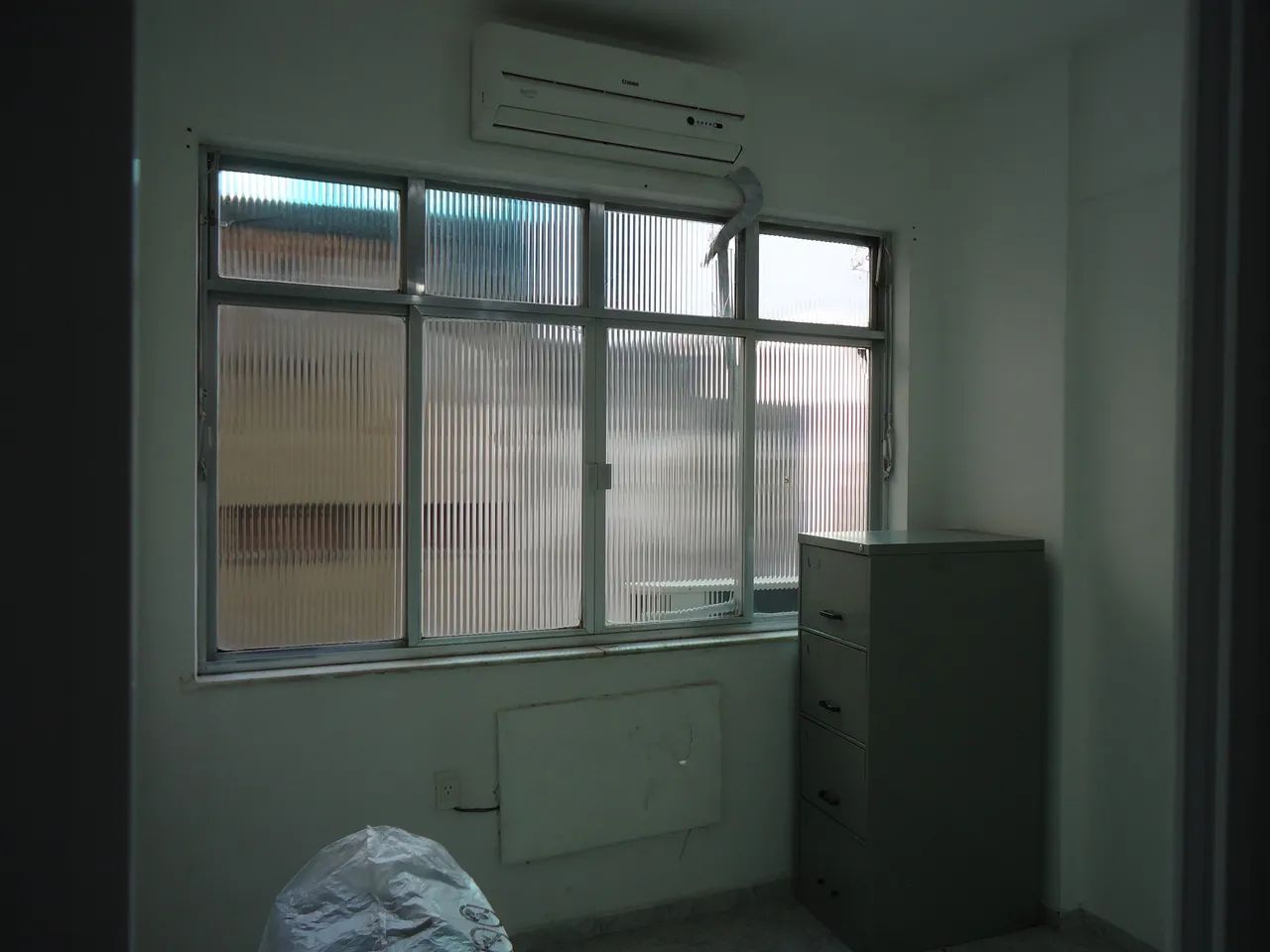 Sala/Conjunto para aluguel ou venda com 22 metros quadrados com banheiro no Centro - Rio d