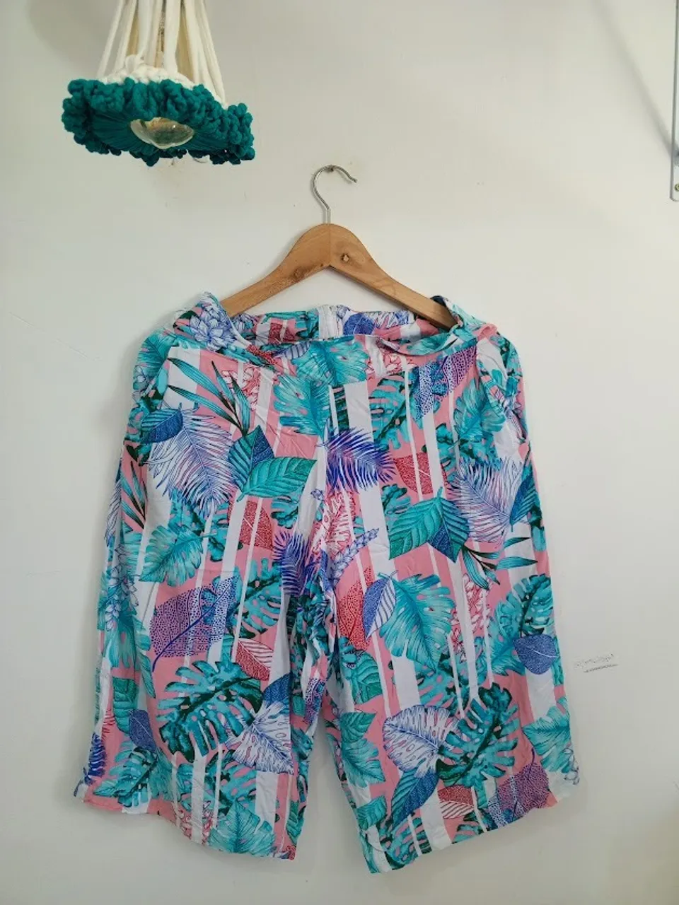 Bermudas estampadas com zíper e forro. - Desapego
