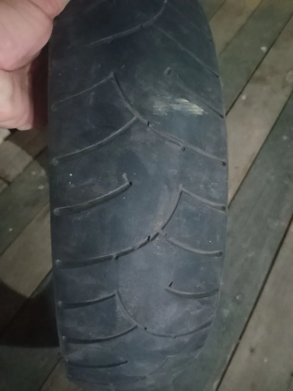 Pneu de Moto Usado - Ótimo Estado