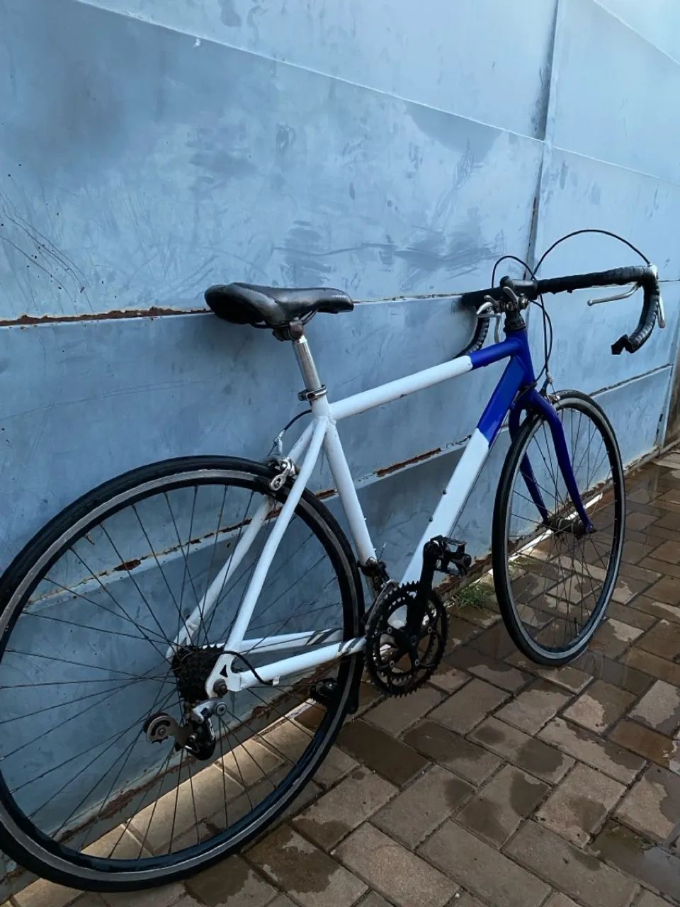 Bicicleta de estrada branca e azul - Foto 2