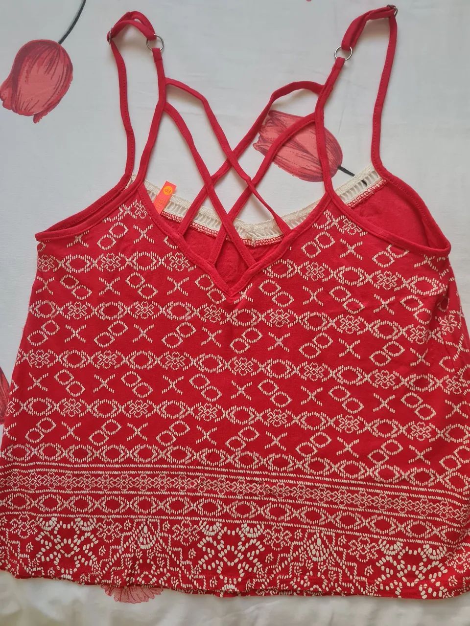Blusa vermelha com detalhes  - Foto 2
