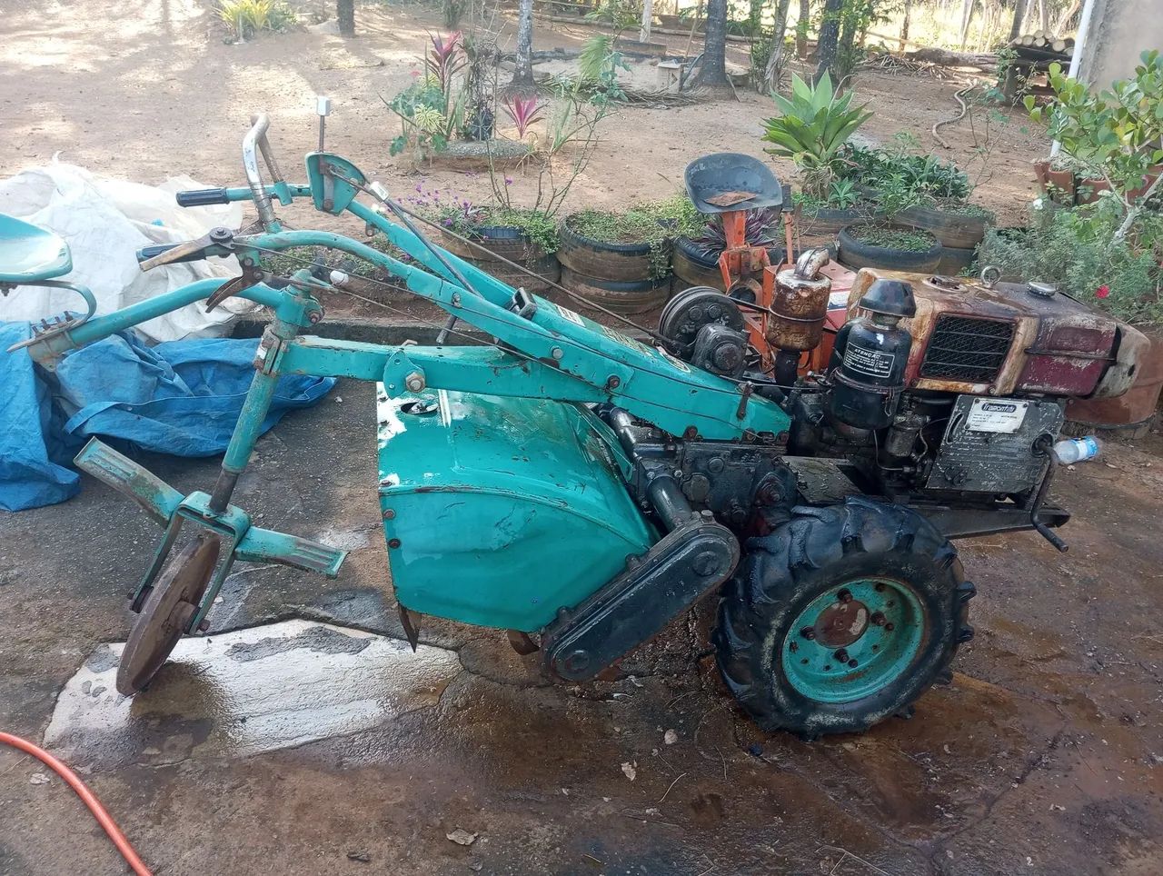 TOBATA TRAMONTINI Trator Agrícola