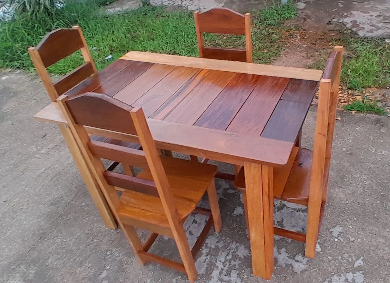 Mesa de Madeira Com 4 Cadeiras  - Foto 4