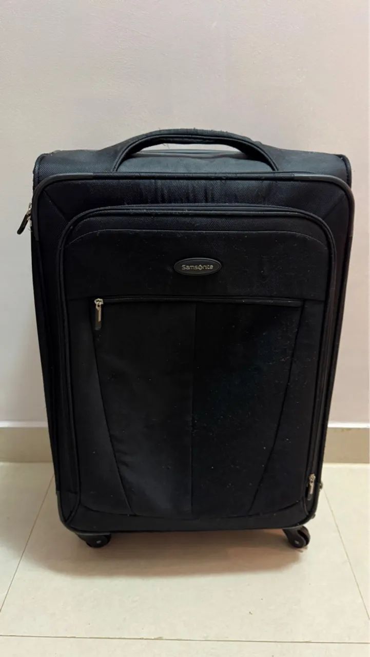 Mala de viagem preta com rodinhas