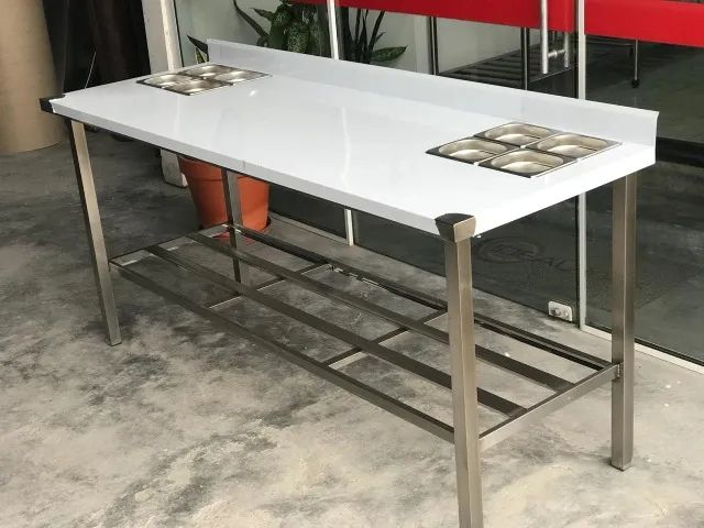 Mesa com condimentadora embutia - item em inox - novo - Foto 2