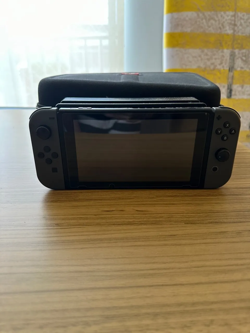 Console Nintendo Switch + 2 pro controller + case de viagem