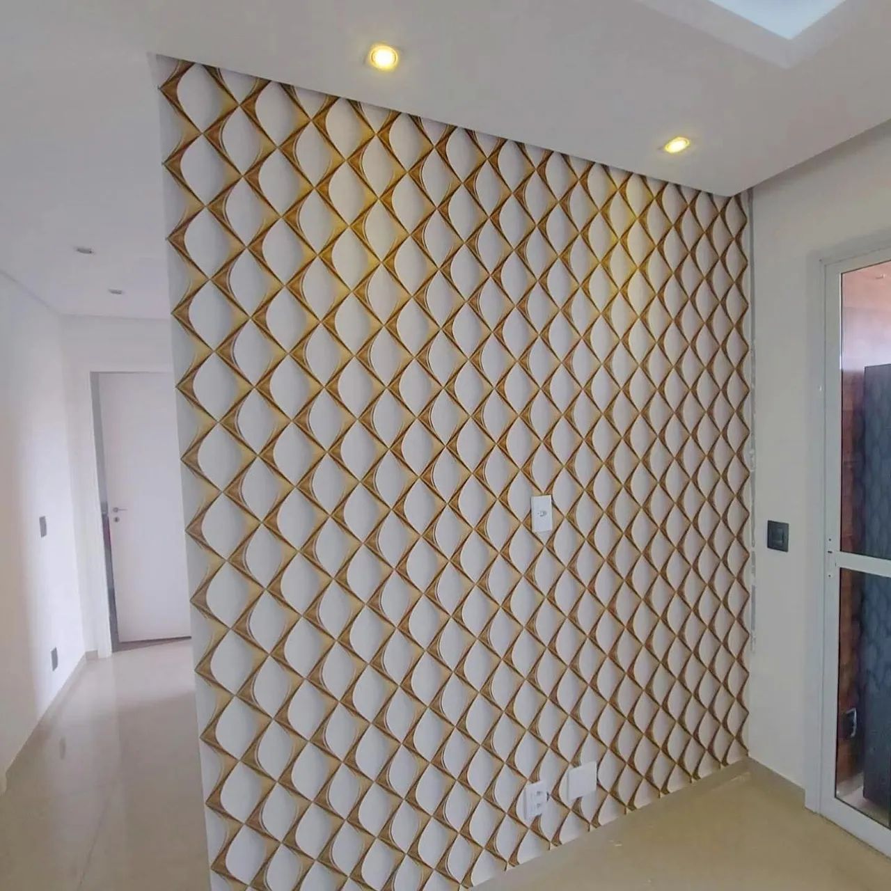 Papel de Parede Geométrico 3d Branco e Dourado - Foto 3