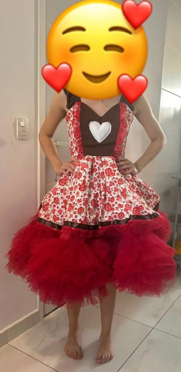 Vestido Junino Vermelho com Detalhes Florais