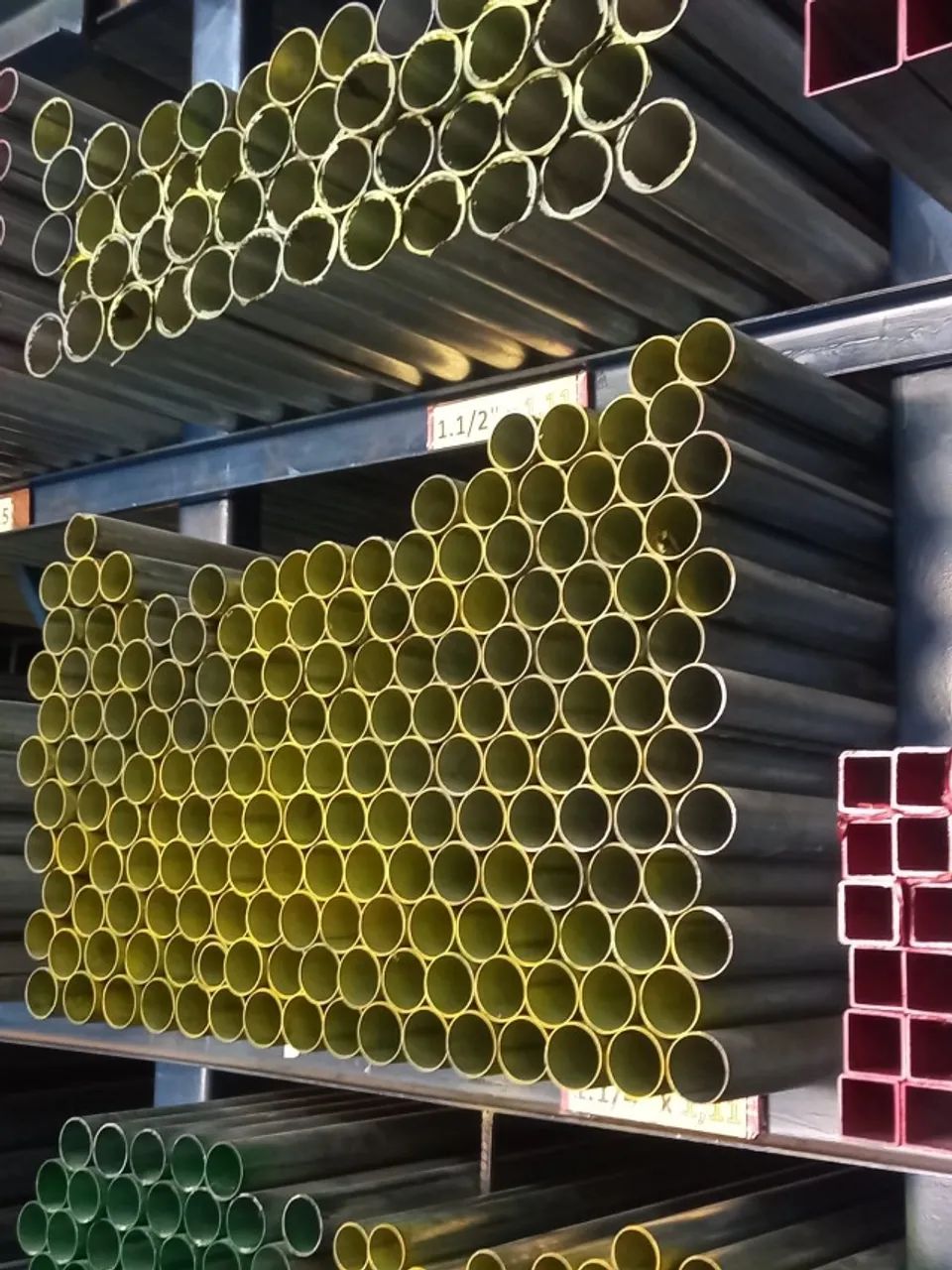 Tubo Redondo 1 1/2" Polegadas - Chapa 18 - 6 Metros - Ferro e Aço com o melhor preço!
