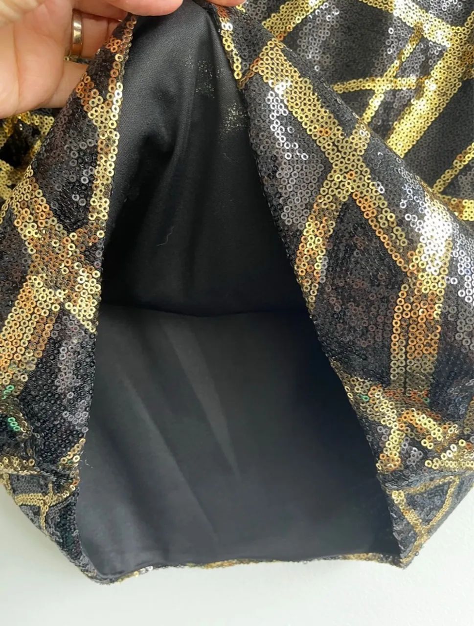Saia curta com mini paetês preto e dourado - P - Foto 2
