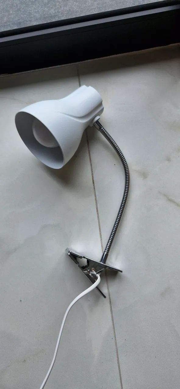 Abajur de Clip Articulável - Iluminação Prática e Direcionada