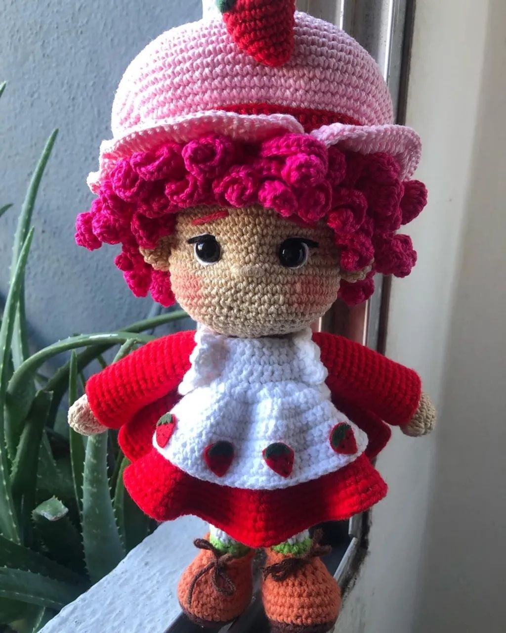 Boneca Moranguinho de Crochê Artesanal
