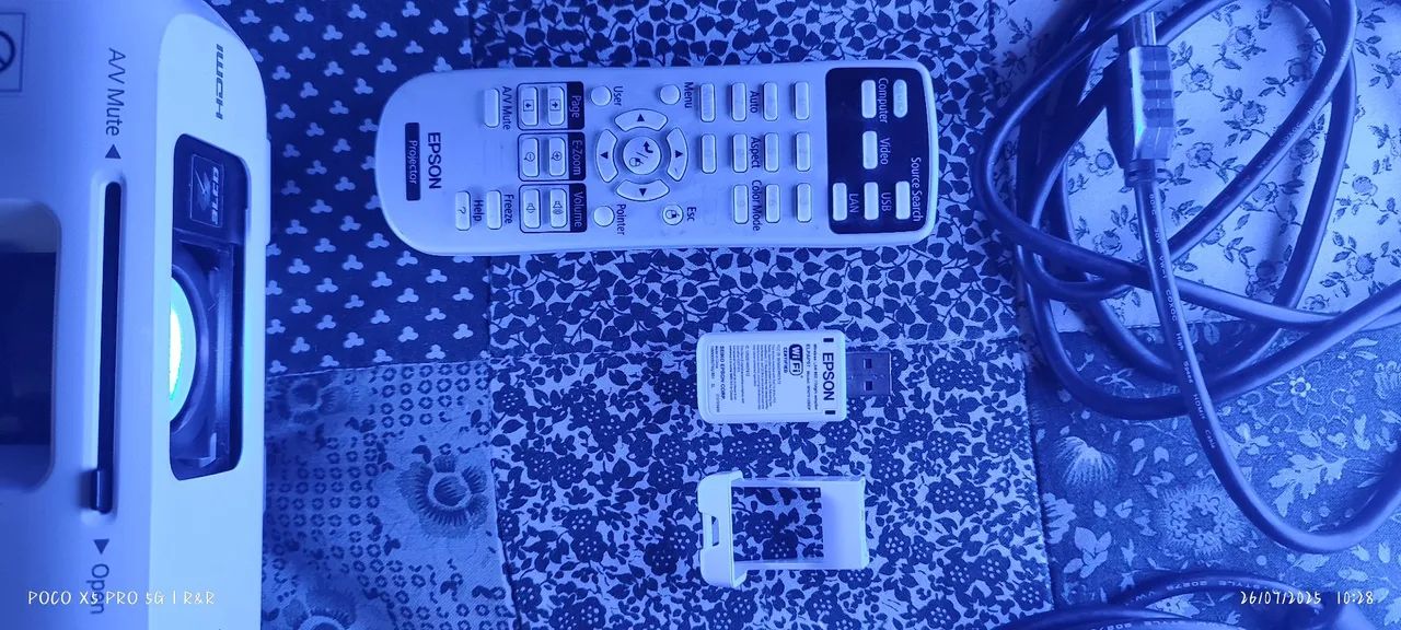 Projetor Epson X24+ ( pack + controle remoto +disp USB wifi + cabos) - Foto 3