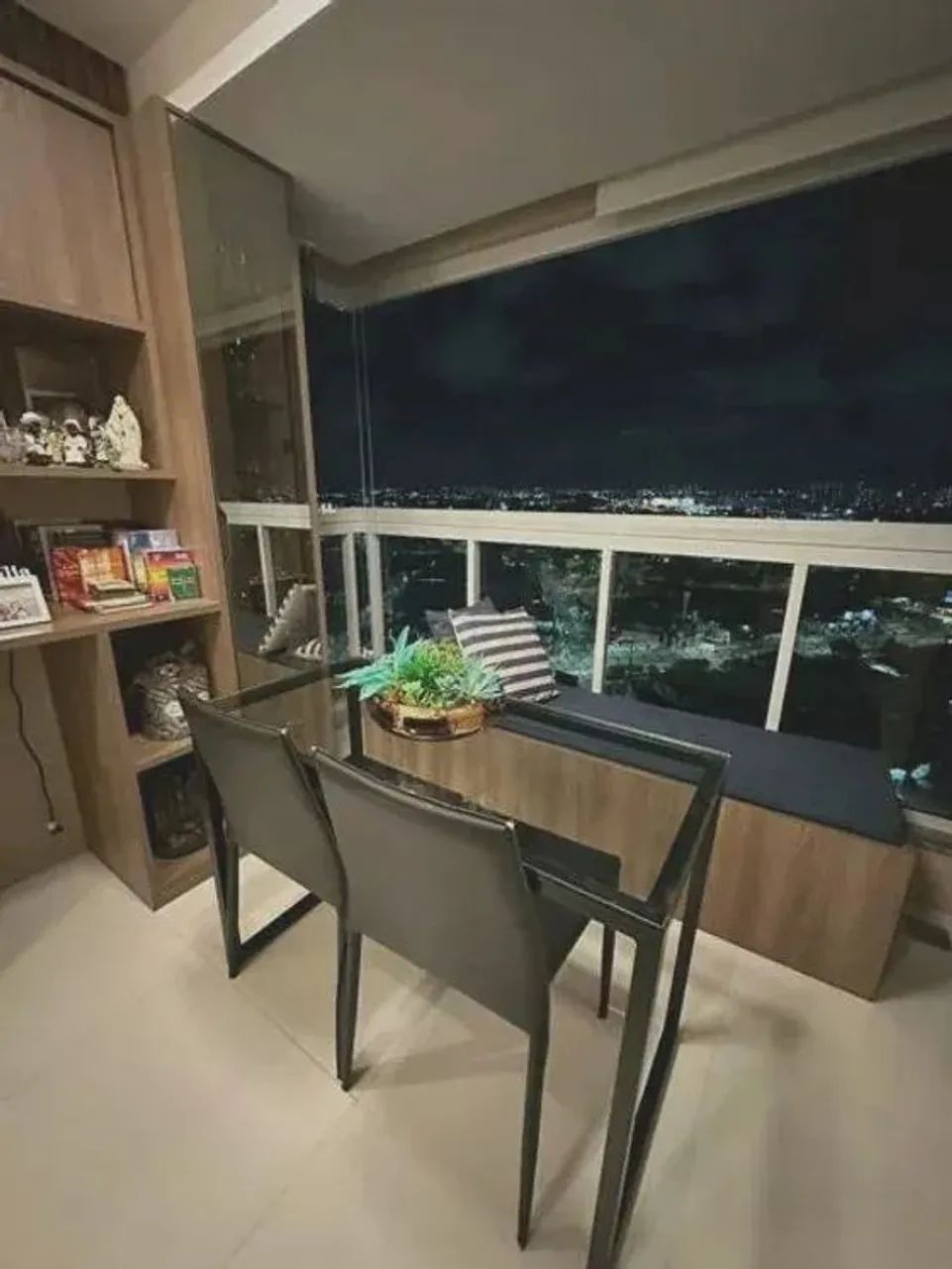 Apartamento Mobiliado com 3 Quartos (1 Suíte) à Venda na Lagoa da Conceição  95m²