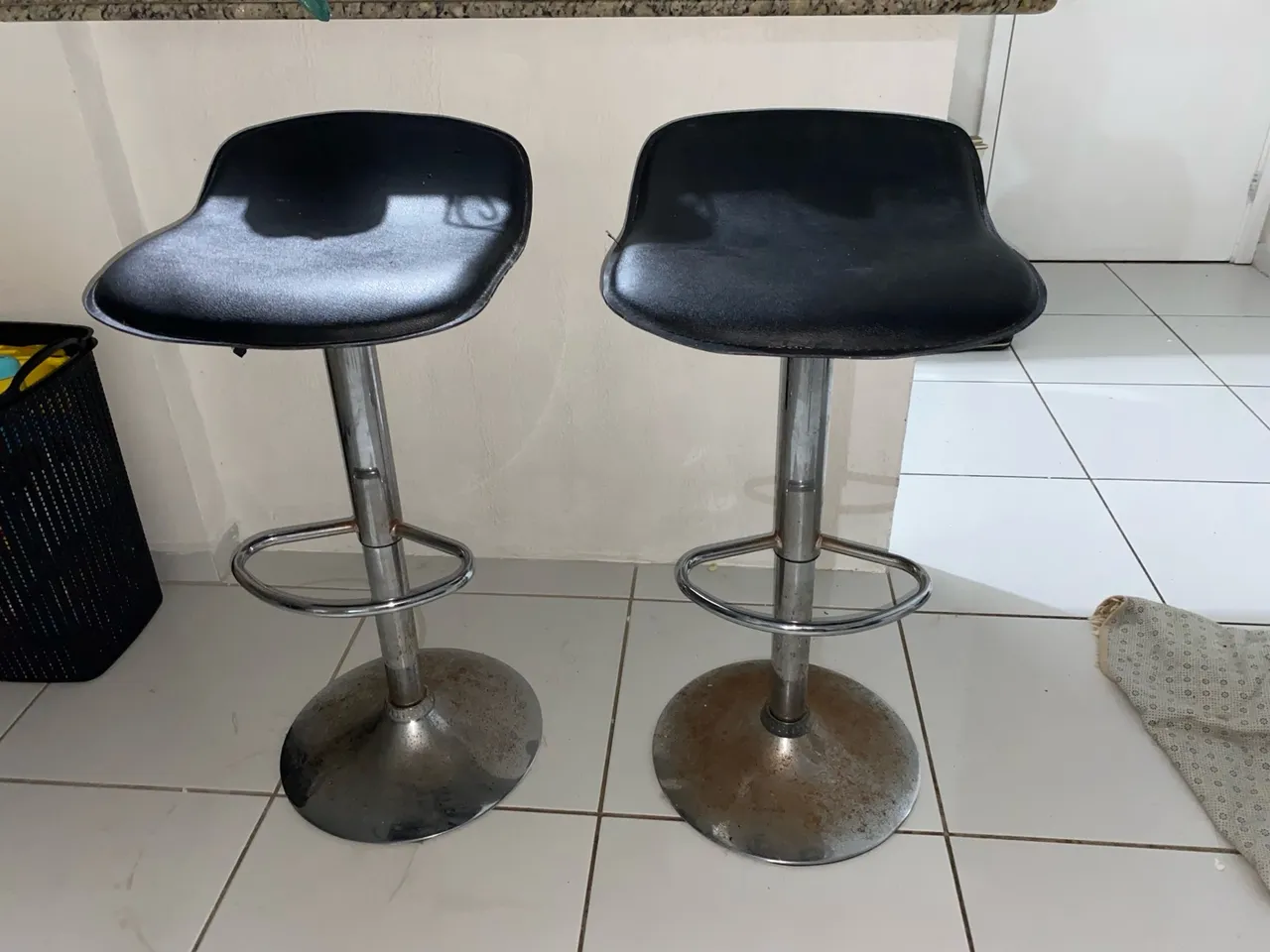 Par de Banquetas Giratórias Pretas